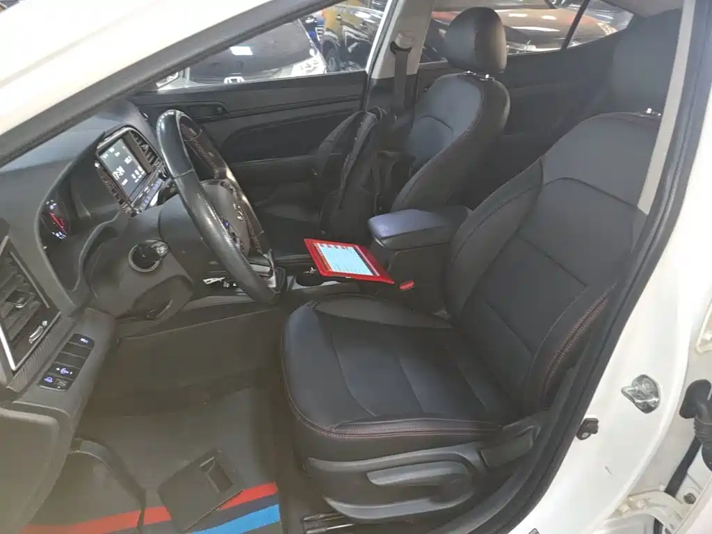 Hyundai Elantra — миниатюра 15