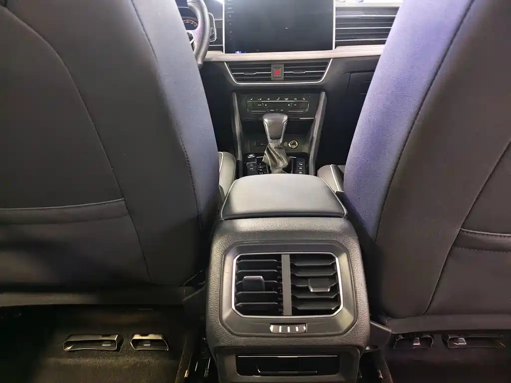 Volkswagen Tiguan L — миниатюра 8