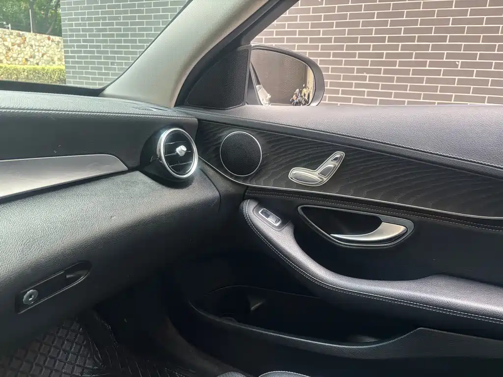 Mercedes-Benz C-Class — миниатюра 7