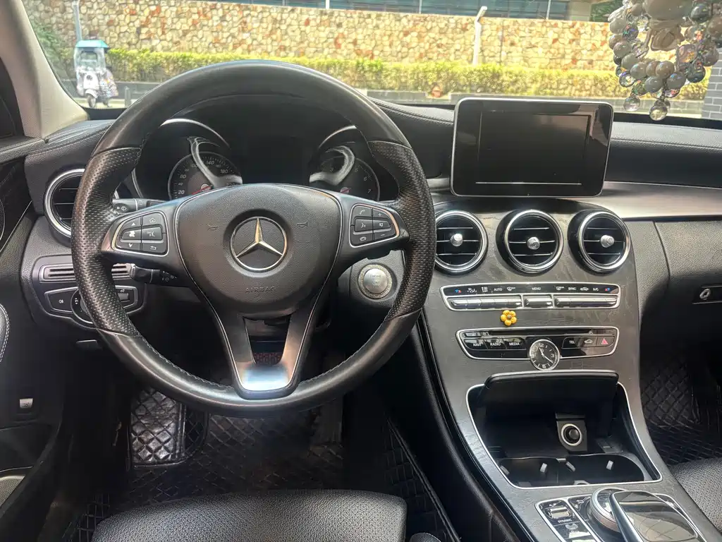 Mercedes-Benz C-Class — миниатюра 13