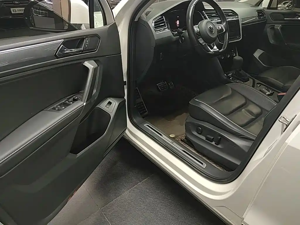 Volkswagen Tiguan L — миниатюра 16