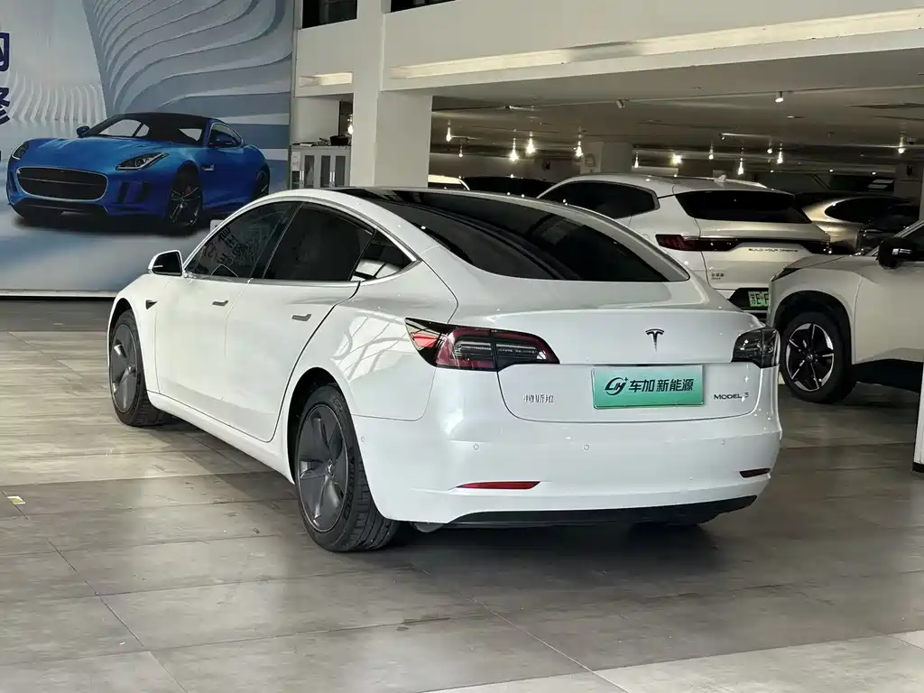 Tesla Model 3 — миниатюра 6