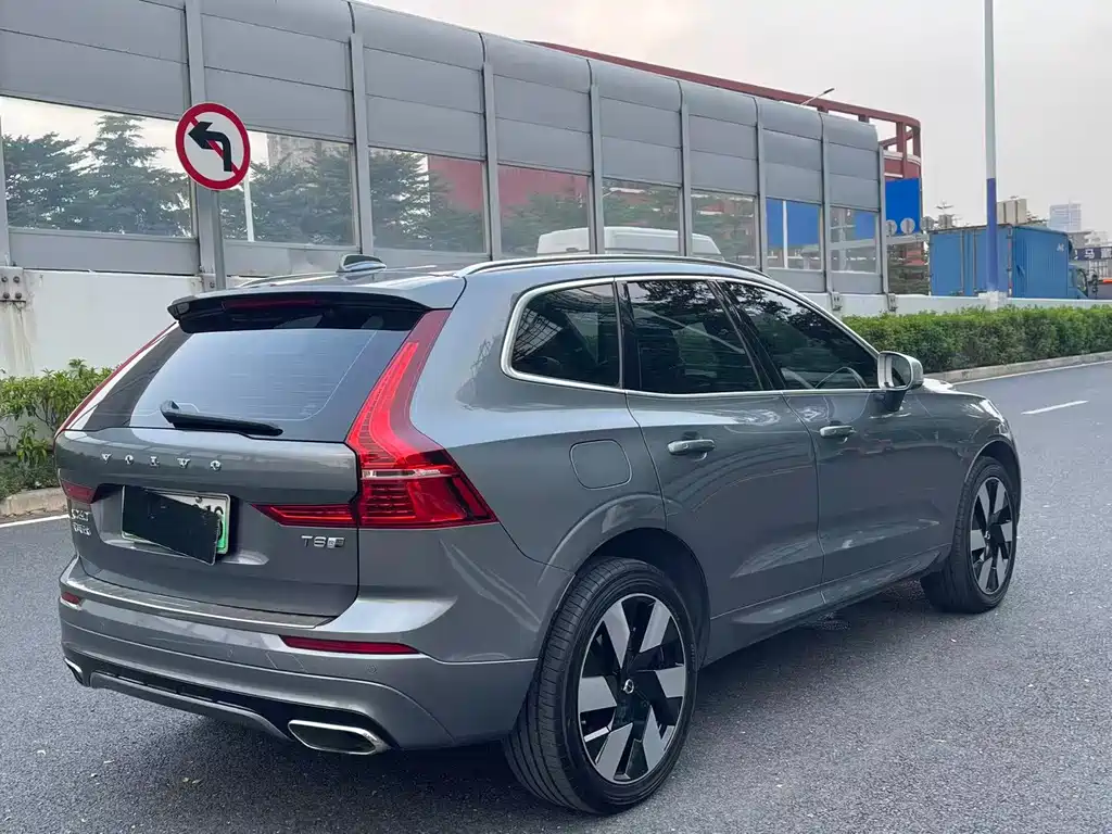 Volvo XC60 PHEV — миниатюра 5