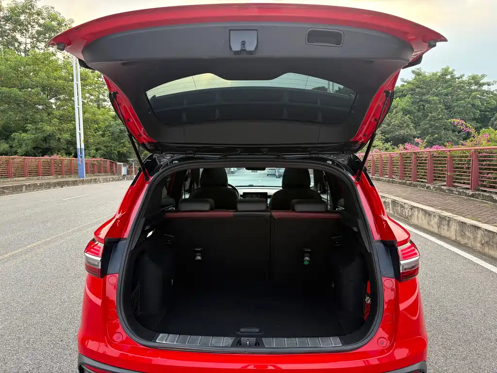 Geely Binyue — миниатюра 9