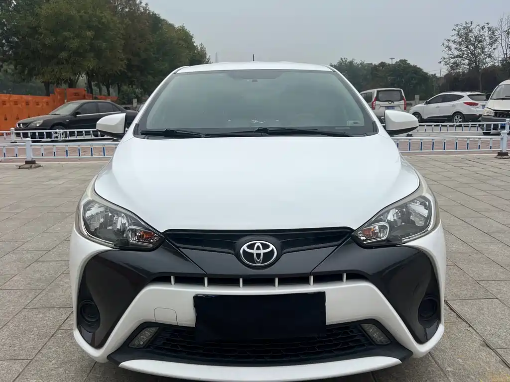 Toyota Yaris L — миниатюра 2