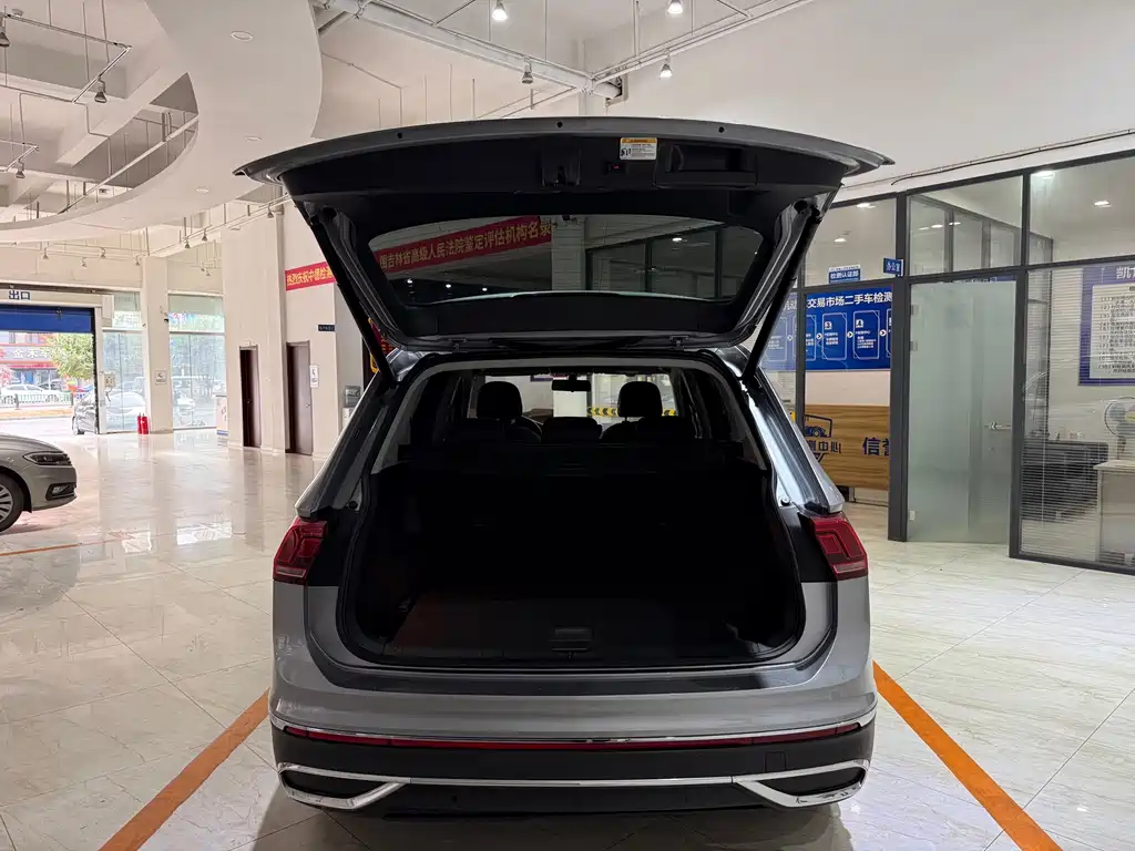 Volkswagen Tiguan L — миниатюра 8