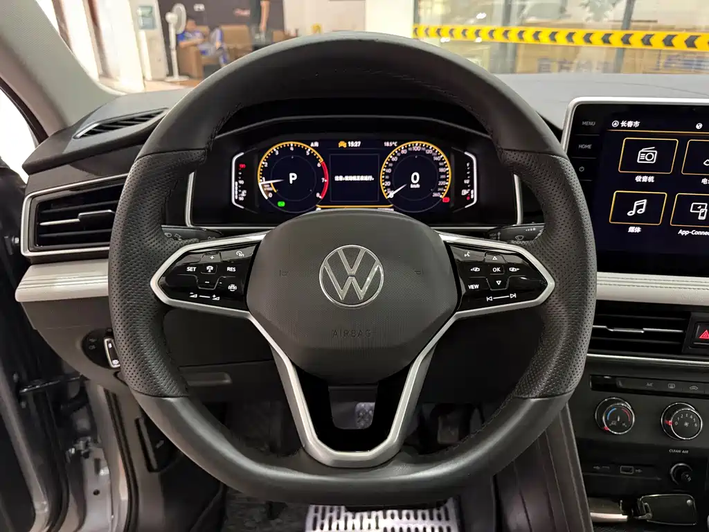 Volkswagen Tiguan L — миниатюра 13