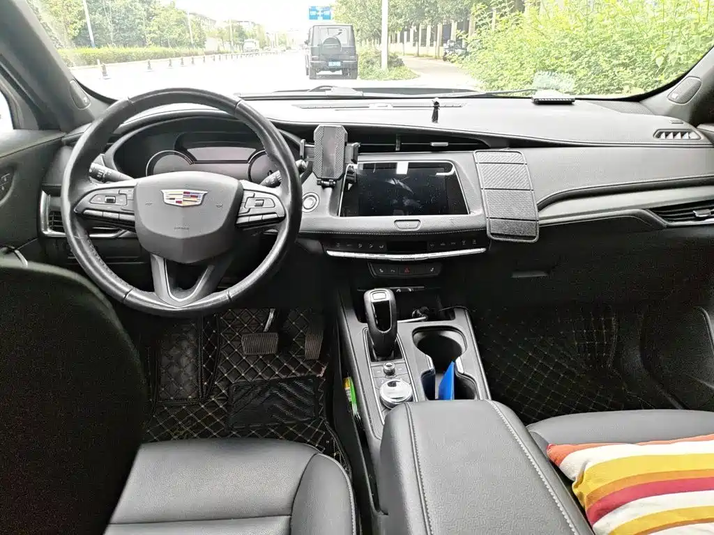 Cadillac XT4 — миниатюра 5