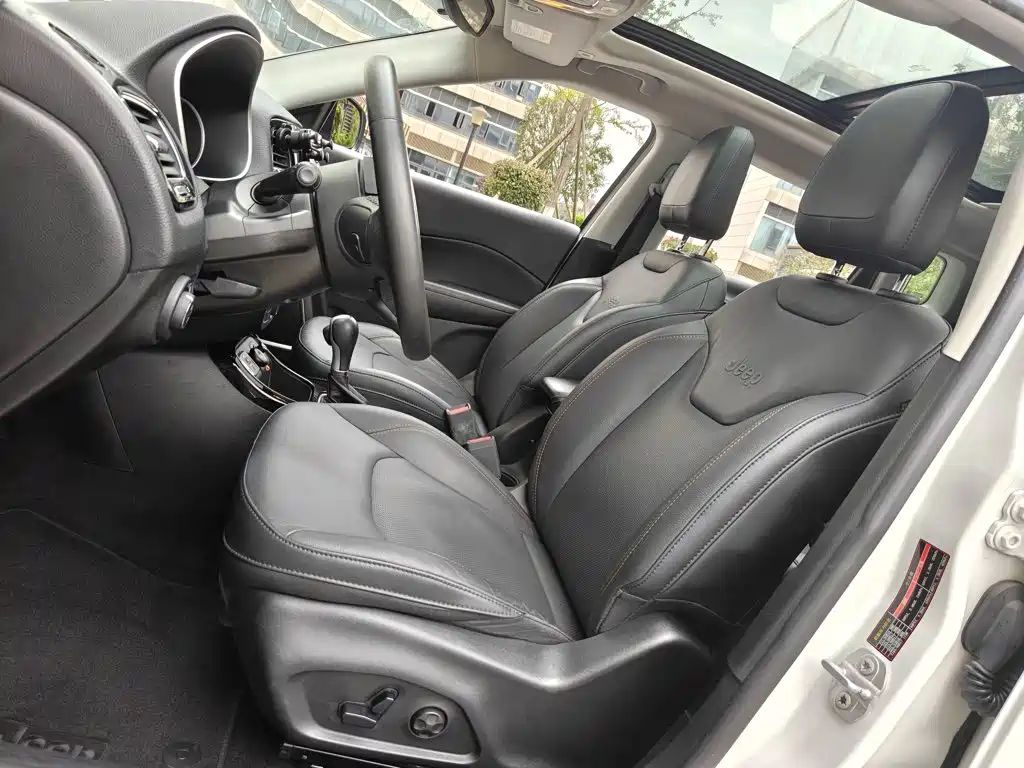 Jeep Compass — миниатюра 8