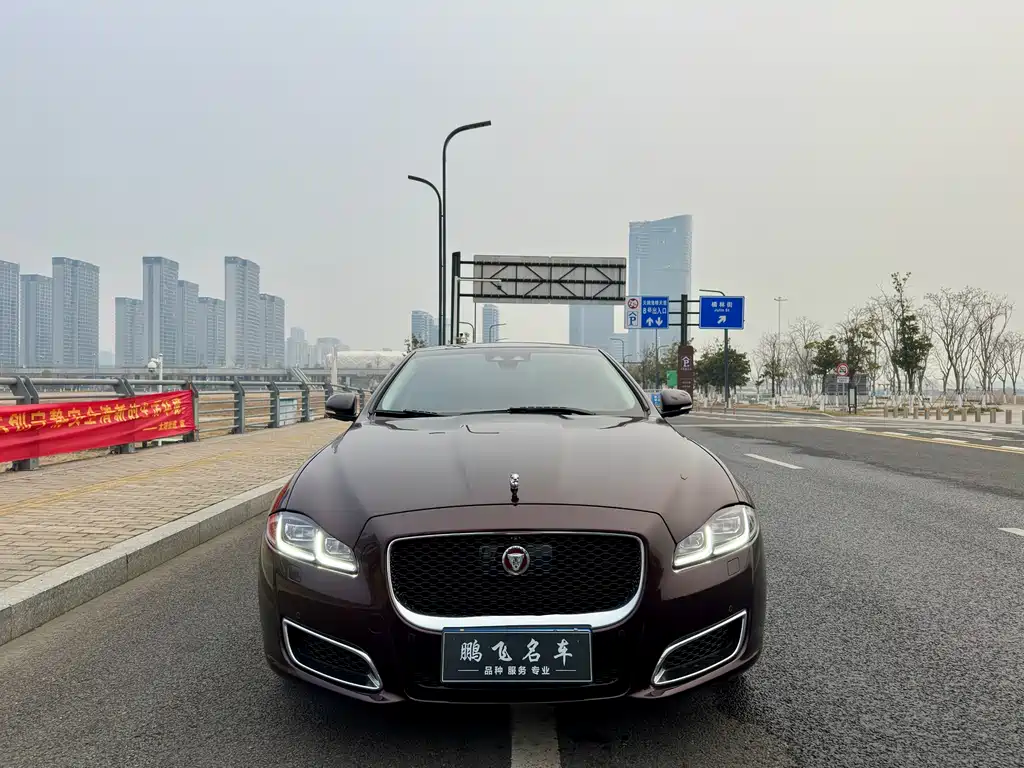 JAGUAR XJ