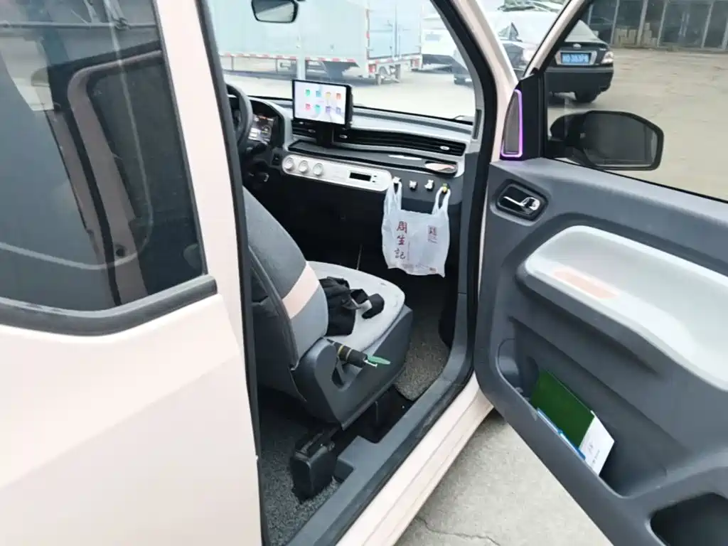 Wuling MINIEV — миниатюра 9