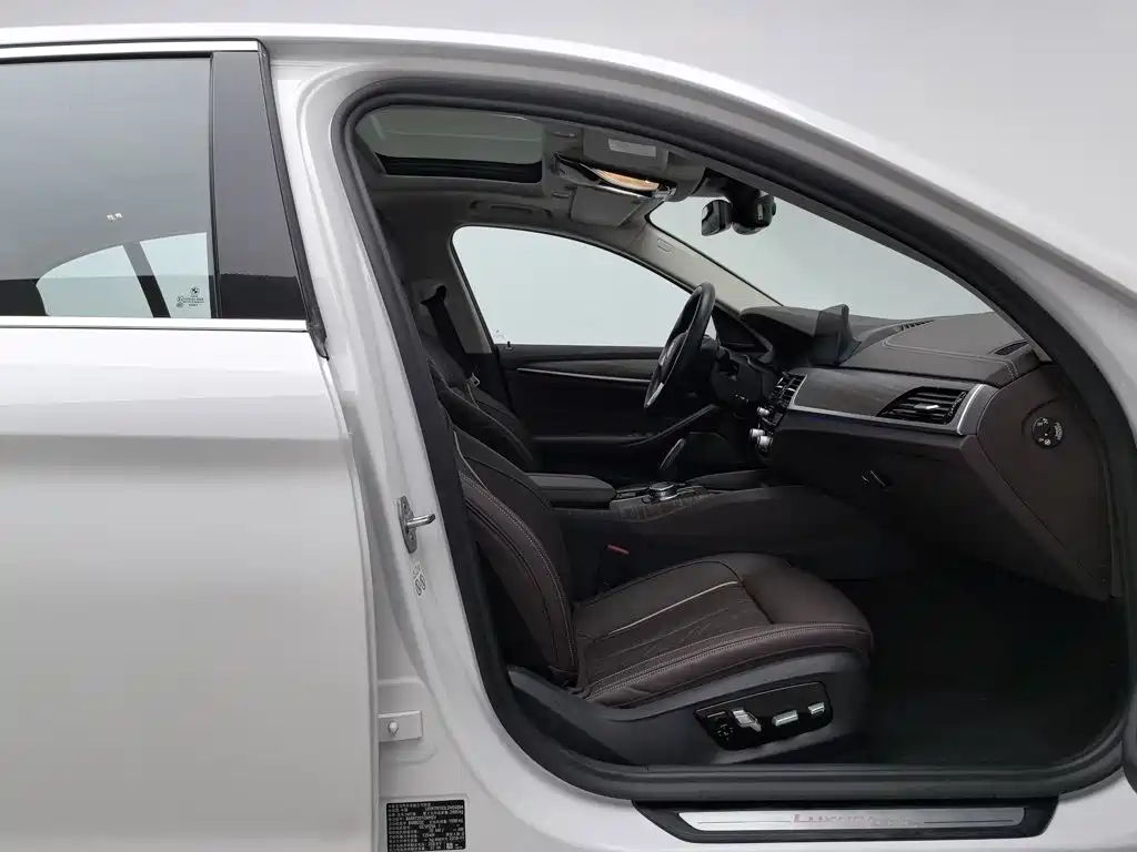 BMW 5 Series New Energy — миниатюра 23