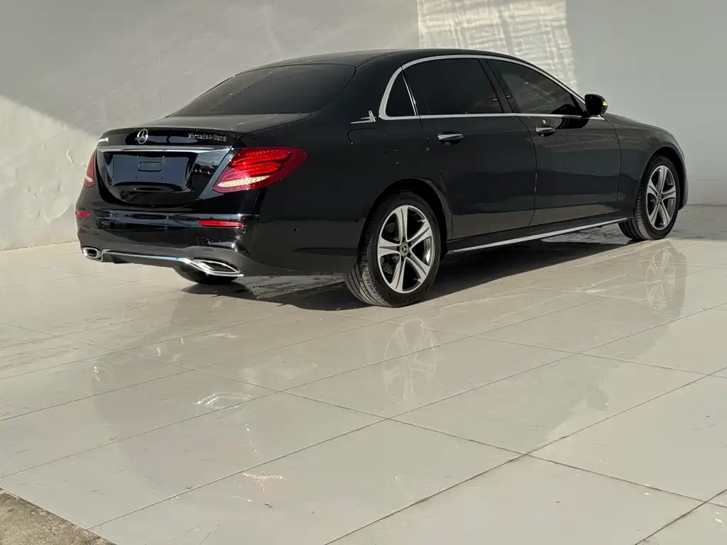 Mercedes-Benz E-Class — миниатюра 8