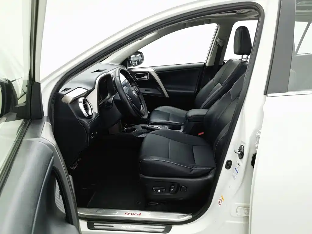 Toyota RAV4 — миниатюра 10