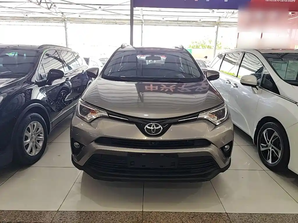 Toyota RAV4 — миниатюра 3