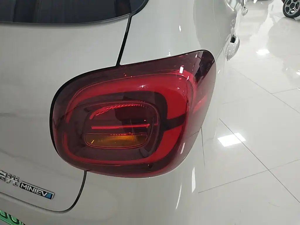 Wuling MINIEV — миниатюра 8