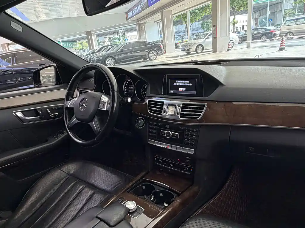 Mercedes-Benz E-Class — миниатюра 8
