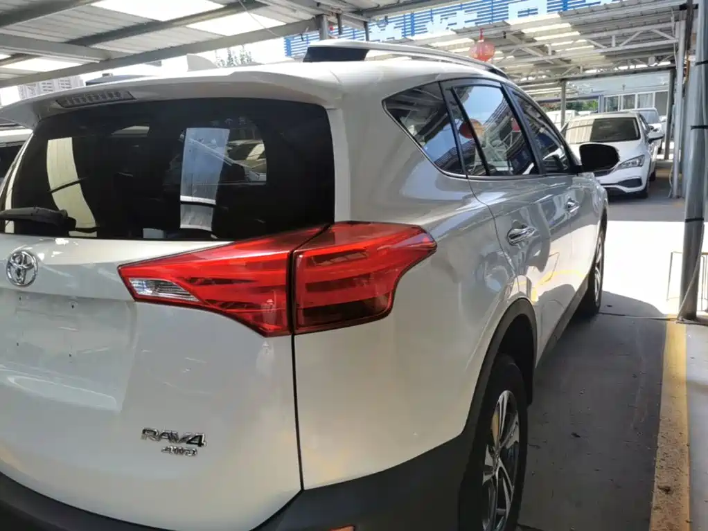 Toyota RAV4 — миниатюра 8