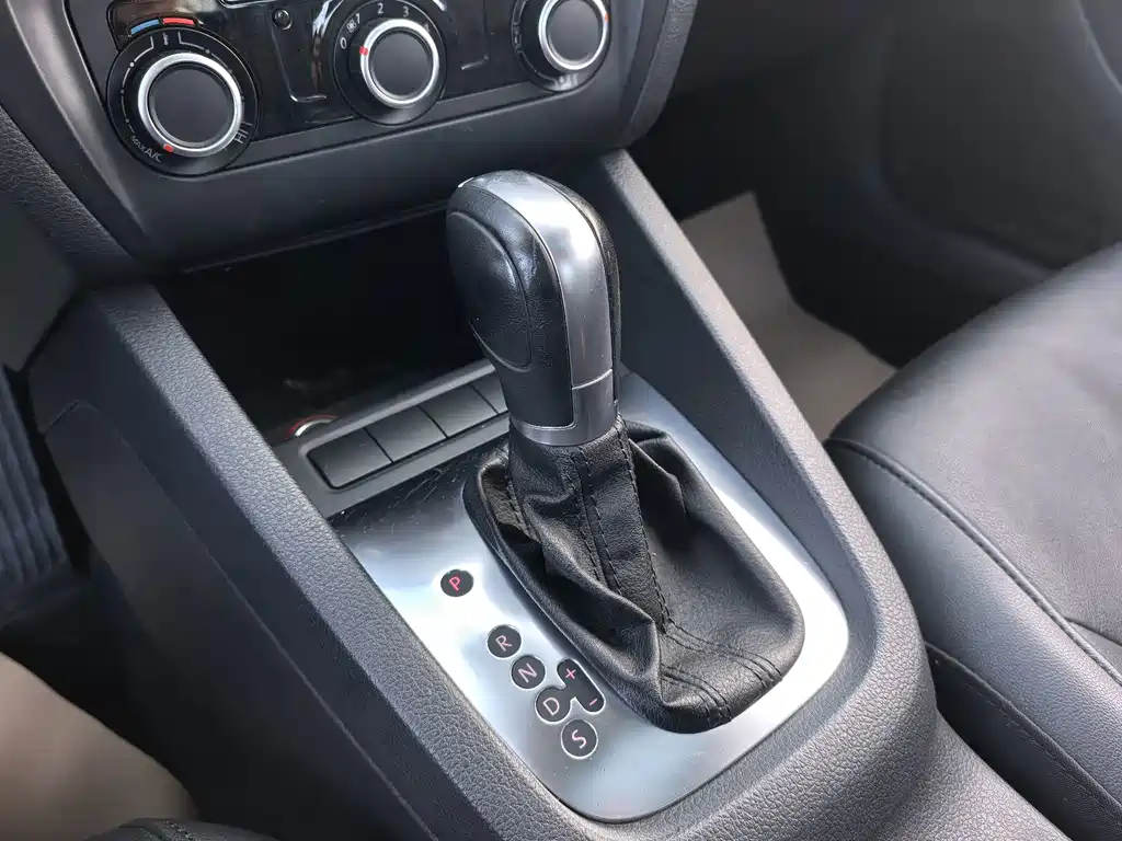 Volkswagen Sagitar — миниатюра 15