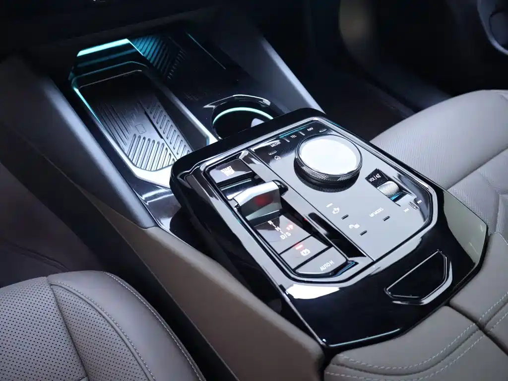 BMW 5 Series — миниатюра 12
