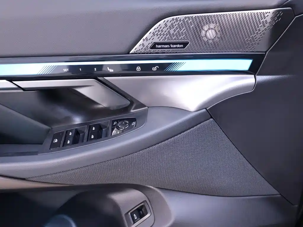 BMW 5 Series — миниатюра 17