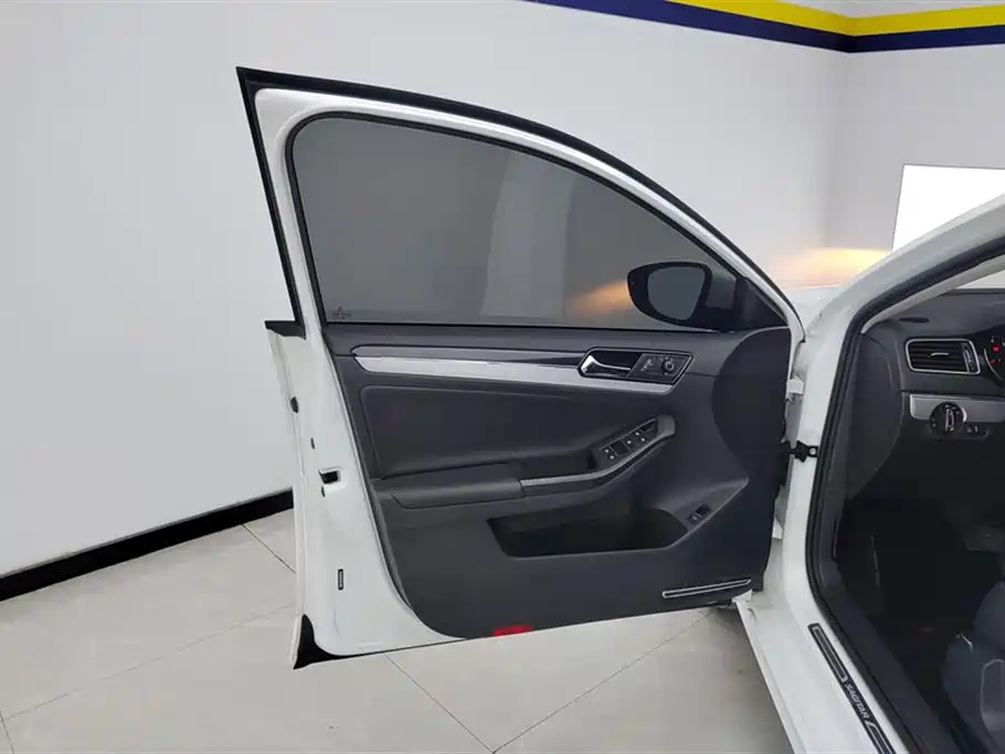 Volkswagen Sagitar 2018 1.6L AT Comfort