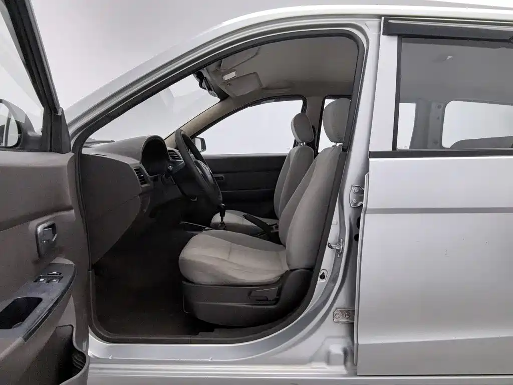 Wuling Hongguang — миниатюра 10