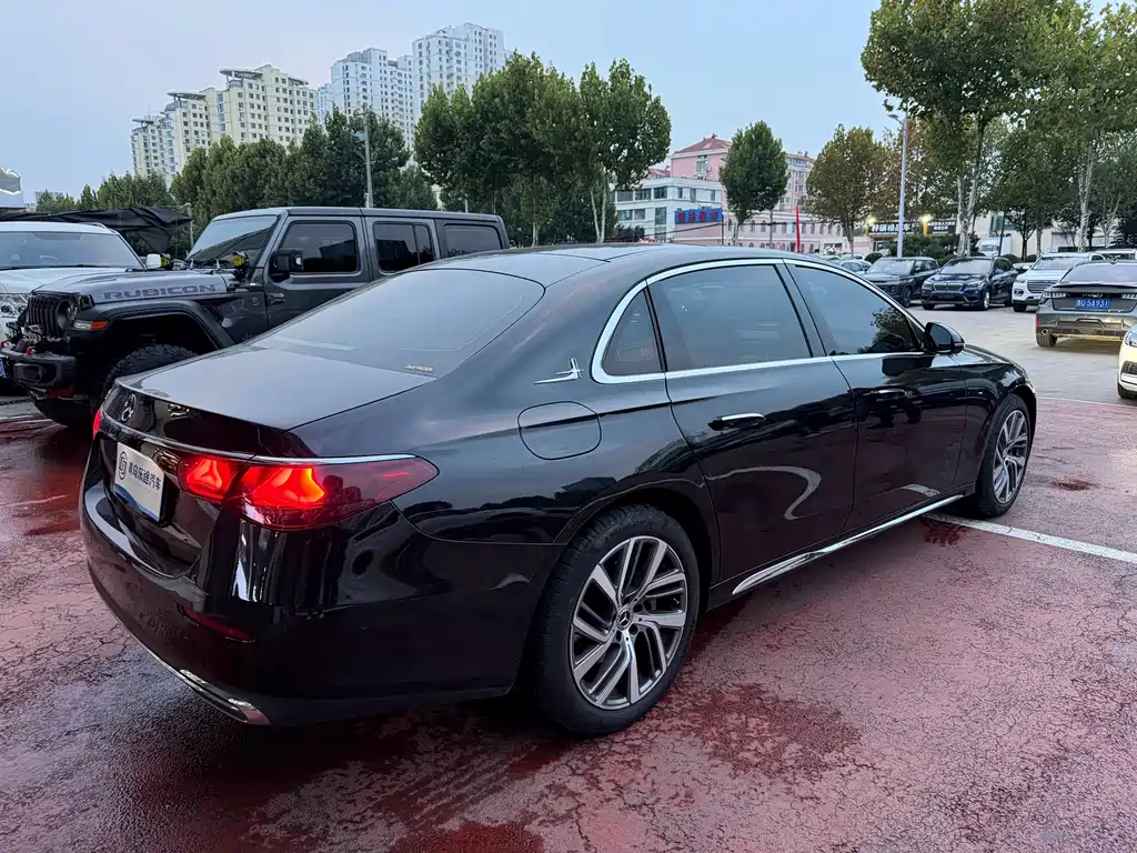 Mercedes-Benz E-Class — миниатюра 6