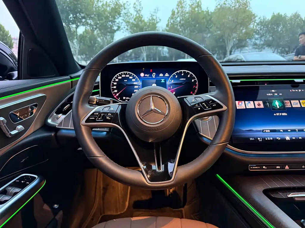 Mercedes-Benz E-Class — миниатюра 12