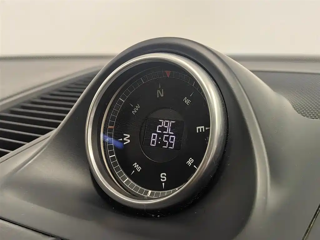 Porsche Macan — миниатюра 16