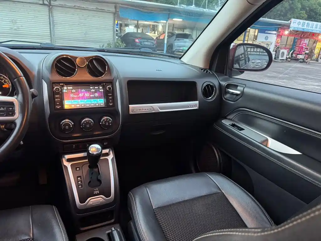 Jeep Compass (Import) — миниатюра 10