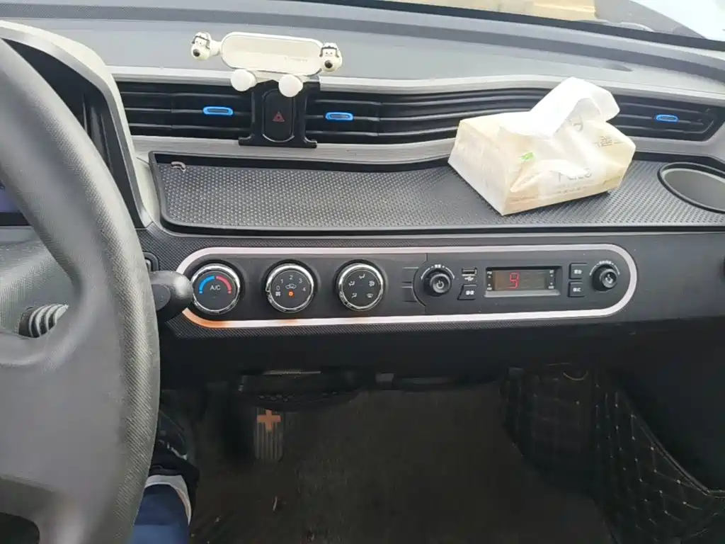 Wuling MINIEV — миниатюра 13