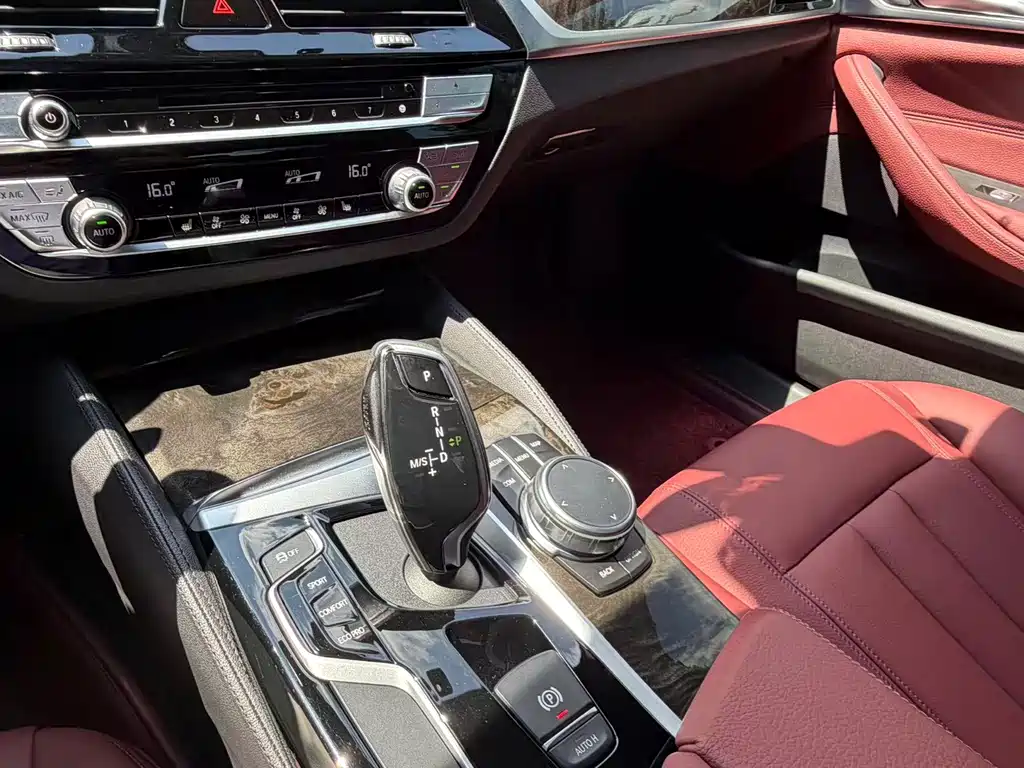BMW 5 Series — миниатюра 15