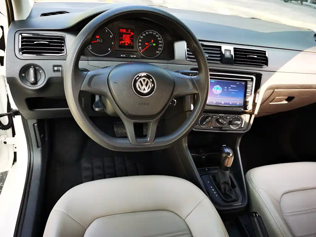 Volkswagen Santana — миниатюра 8