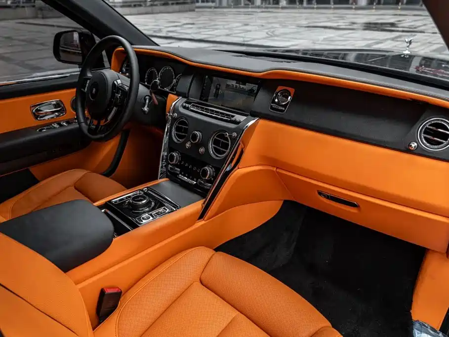 Rolls-Royce Cullinan — миниатюра 12