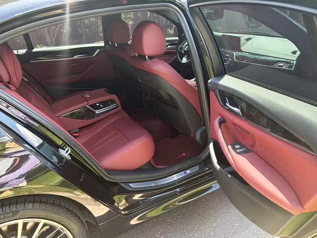 BMW 5 Series — миниатюра 10