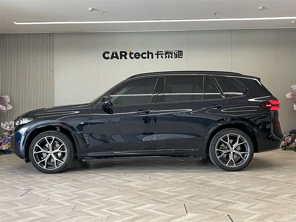 BMW X5 2023 xDrive 30Li Premium M Sport