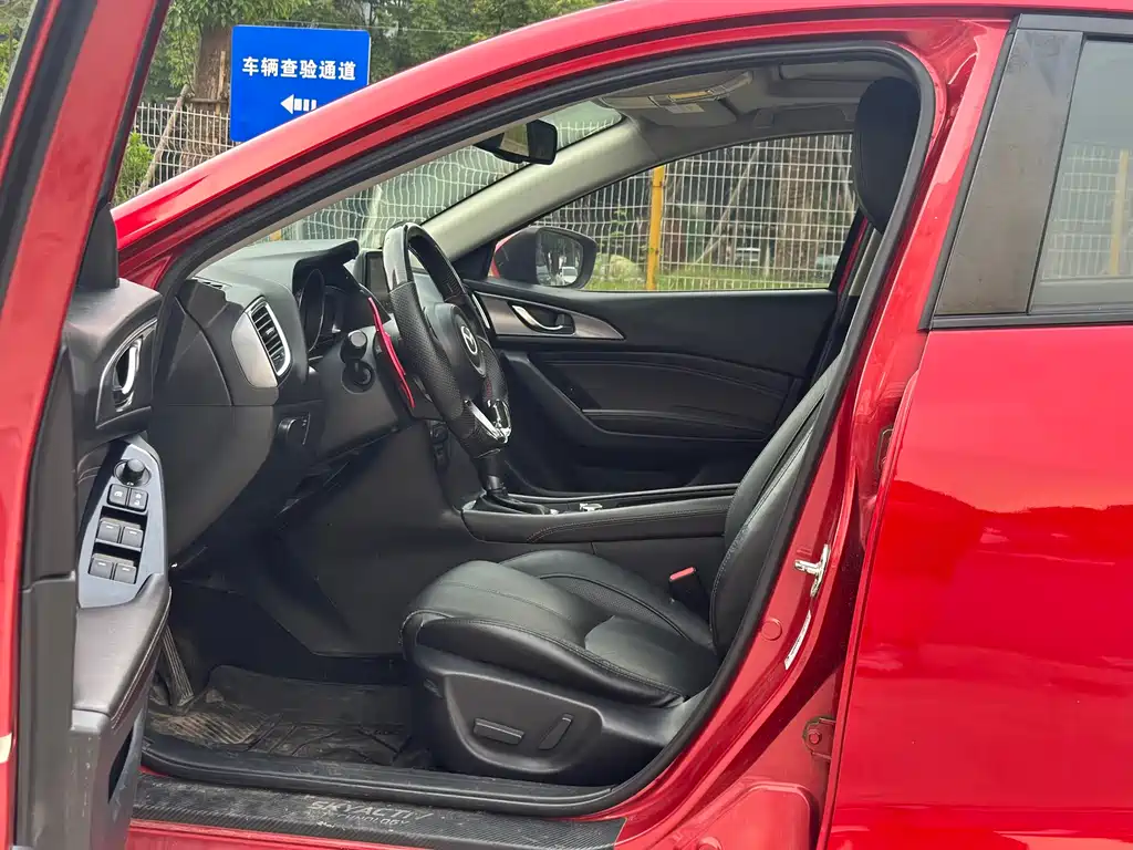 Mazda Mazda3 3 2017 2.0L AT Sport V