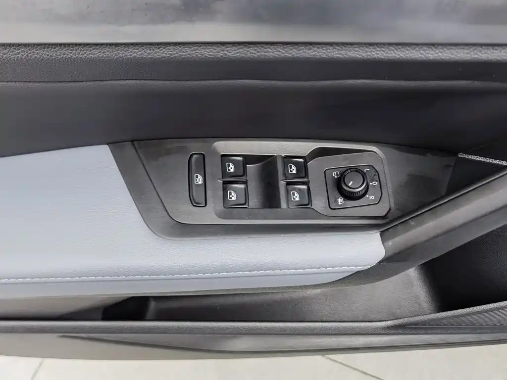 Volkswagen Lavida — миниатюра 9