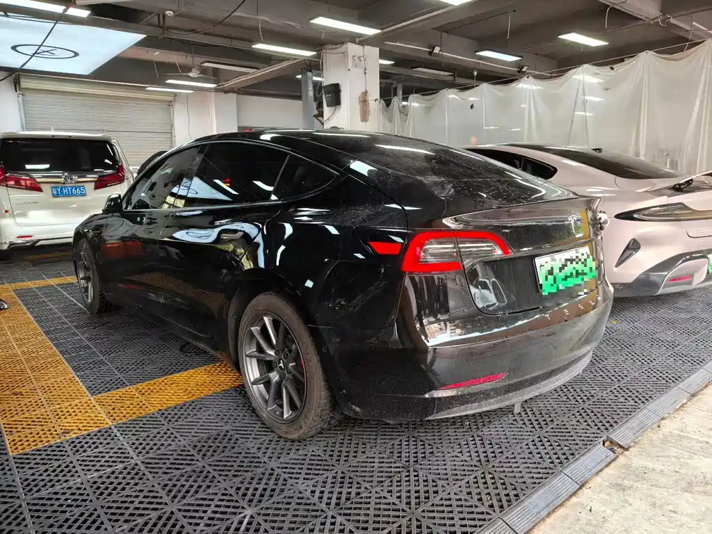 Tesla Model 3 — миниатюра 9