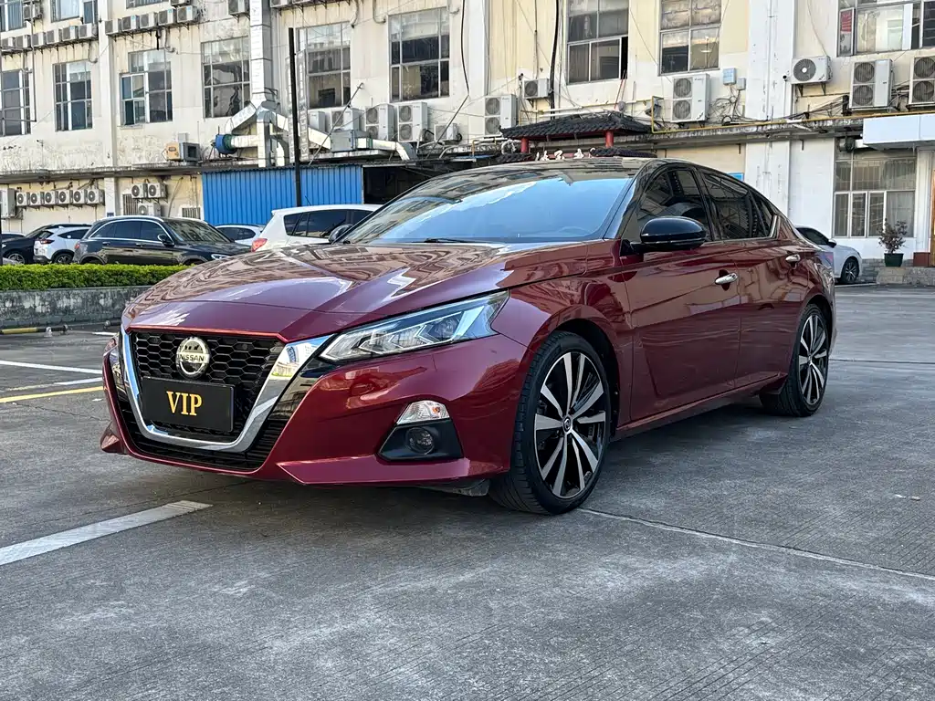 Купить Nissan Teana