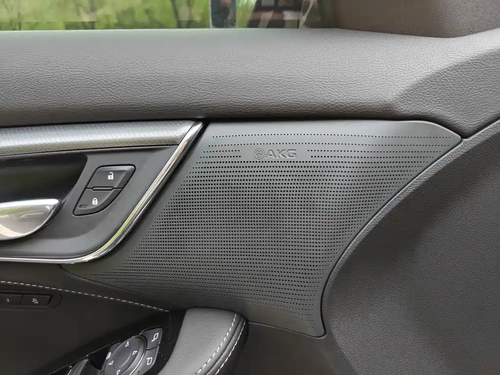 Cadillac CT5 — миниатюра 13