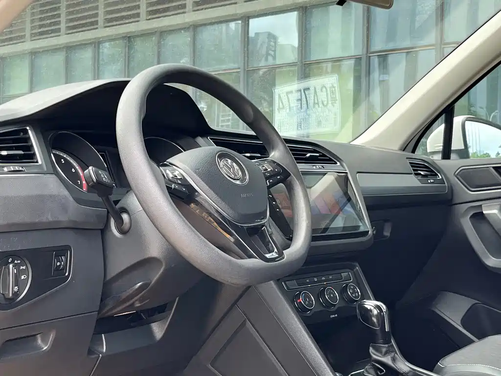 Volkswagen Tiguan L — миниатюра 10
