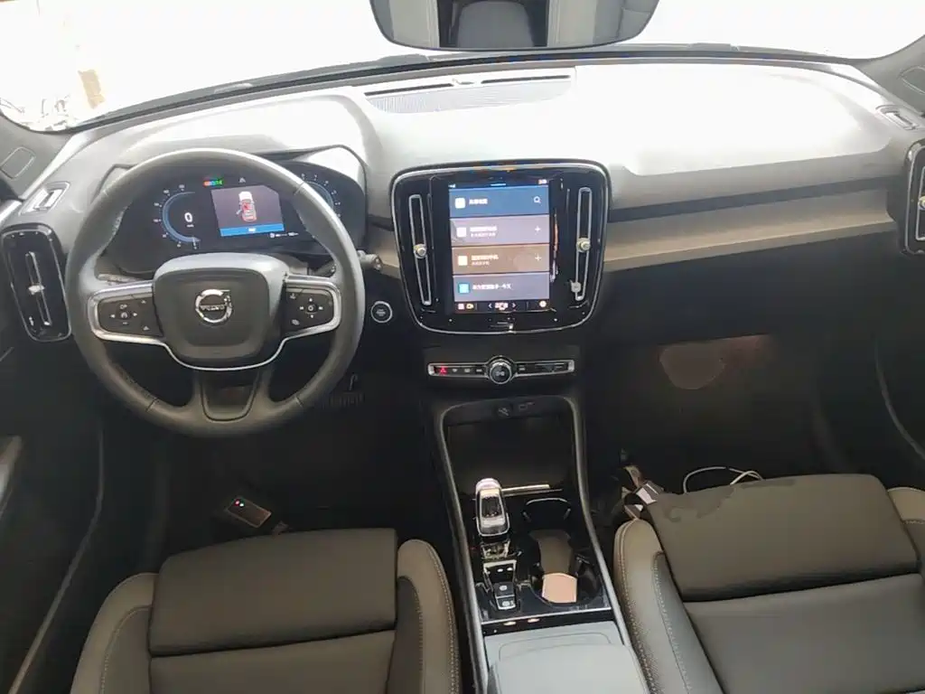 Volvo XC40 — миниатюра 10