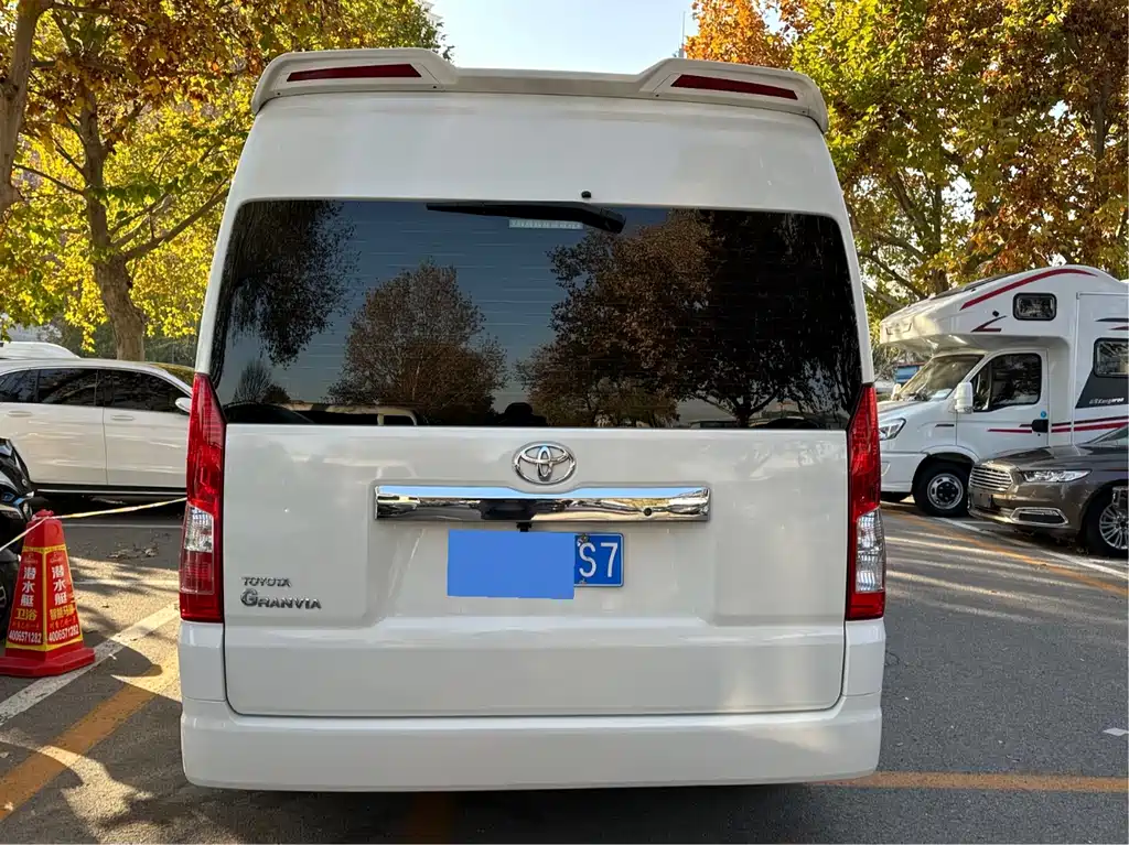 Toyota HiAce 2021 3.5L