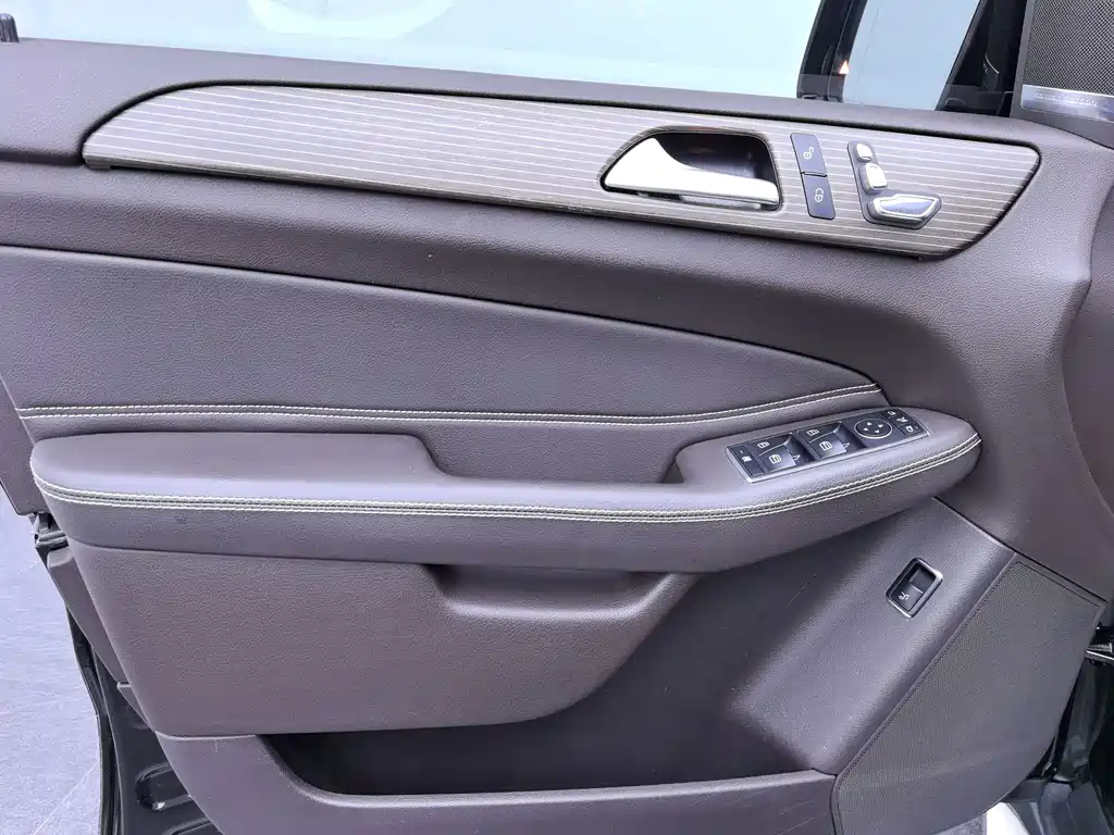 Mercedes-Benz GLE (Import) — миниатюра 4