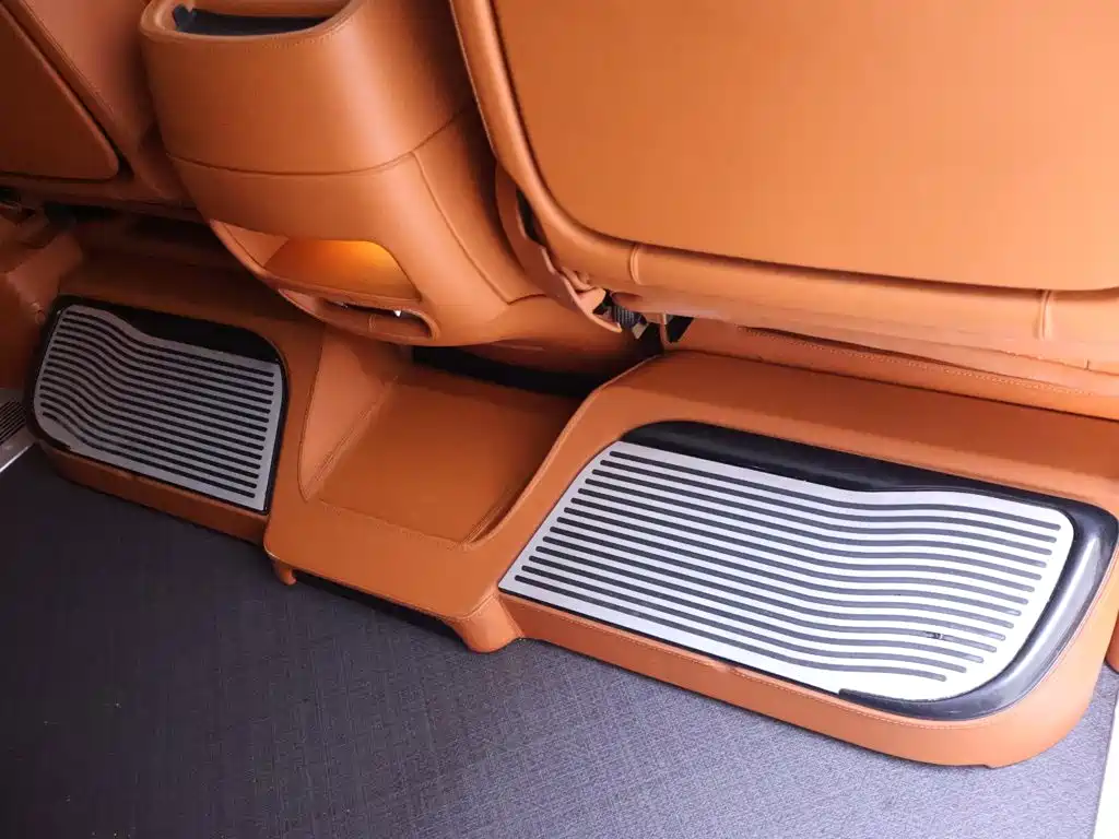 Mercedes-Benz V-Class — миниатюра 27