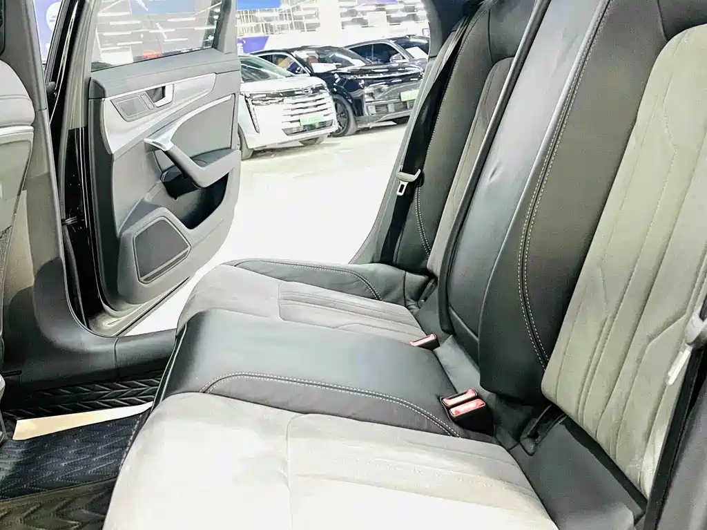 Audi A6L — миниатюра 9