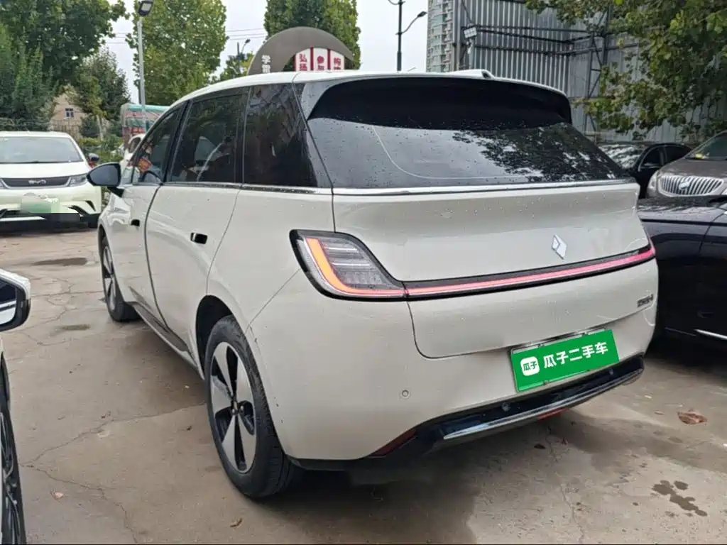 Baojun Yunduo — миниатюра 5