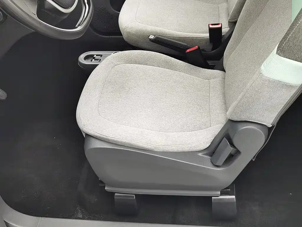 Wuling MINIEV — миниатюра 20